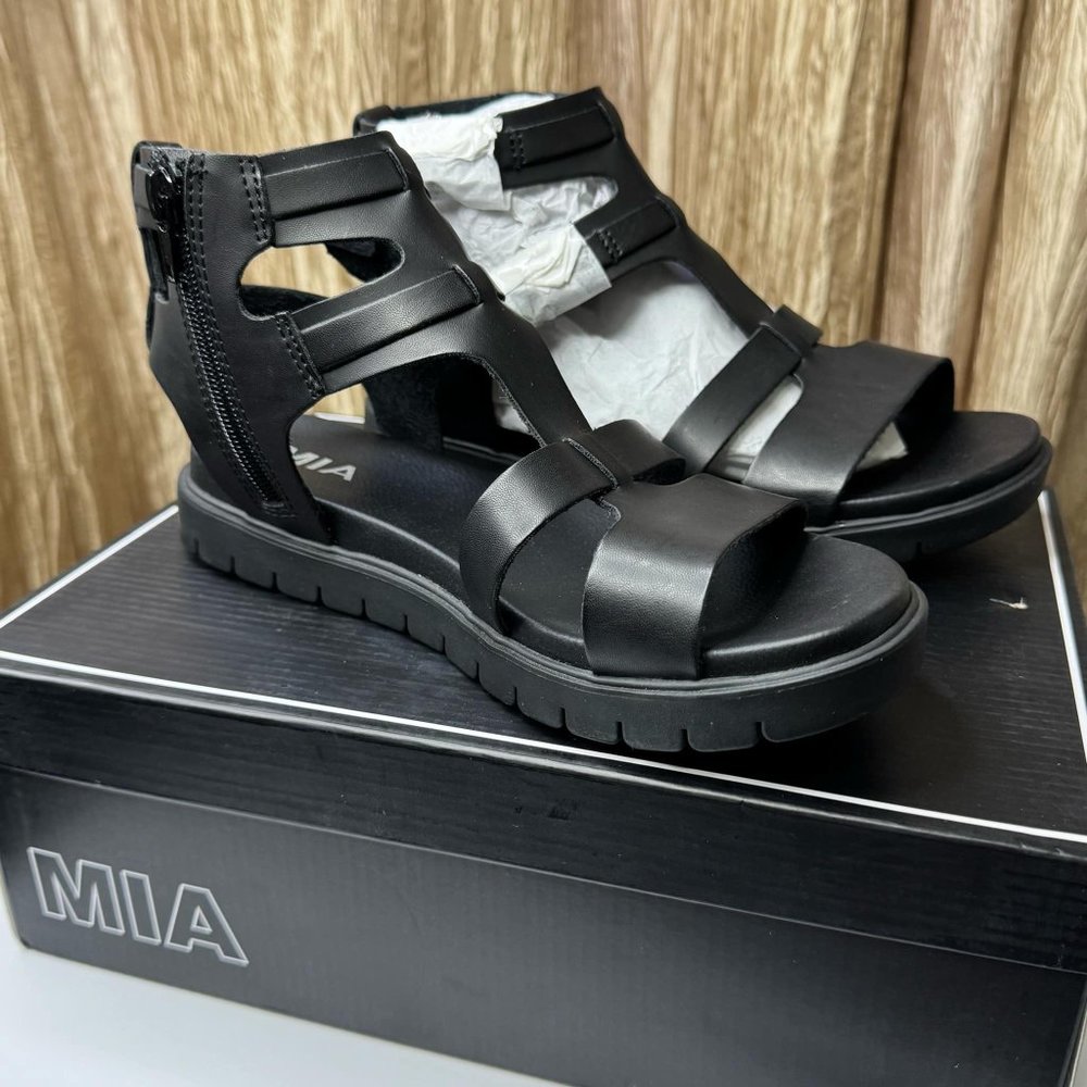 Mia Kayde Black Side Zipper Gladiator Sandals , NIB, Size 7M